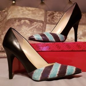 GUESS PUMPS